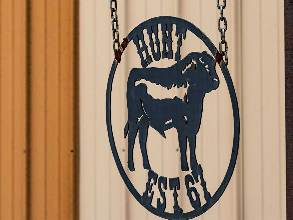 hunt farms sign